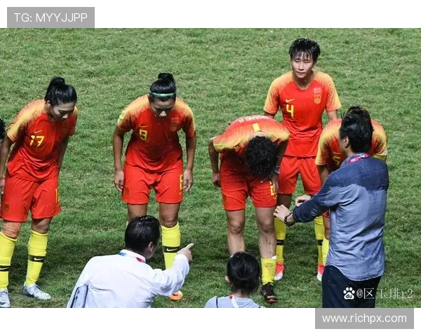 激烈对决再掀高潮国足以三比二逆转取胜震撼全场燃爆激情 激烈对决再掀高潮国足以三比二逆转取胜震撼全场燃爆激情