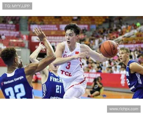 胡明轩引领青年篮球崛起,助力中国男篮冲击国际赛场新高峰 胡明轩引领青年篮球崛起,助力中国男篮冲击国际赛场新高峰