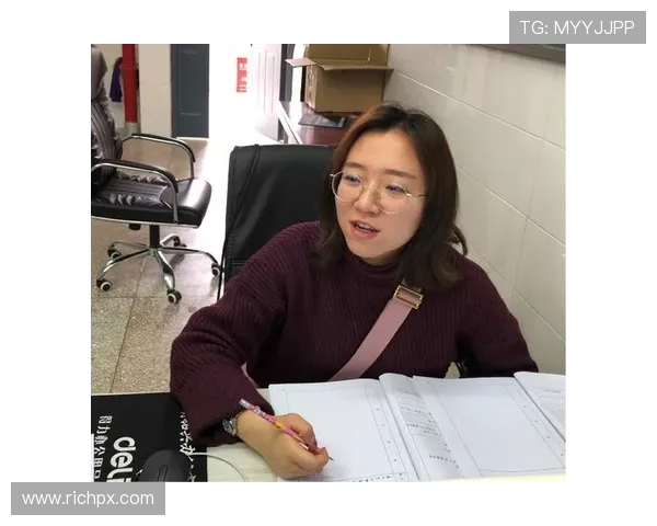 吴丽独家揭秘足球技巧与心得分享助你提升球技与战术理解 吴丽独家揭秘足球技巧与心得分享助你提升球技与战术理解