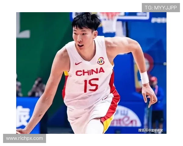 周琦在国际赛场的崛起与挑战：从青涩新星到篮球巨星的成长之路